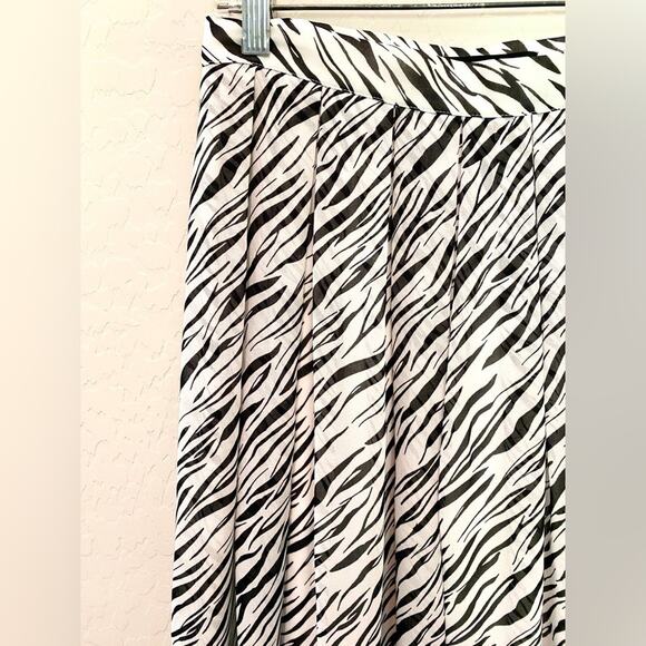WHO WHAT WEAR | Zebra Print Pleated Midi Skirt Black White | Size 4 - Picture 2 of 4